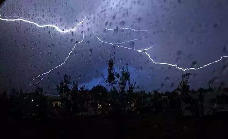 暴雨來襲，請注意人身安全